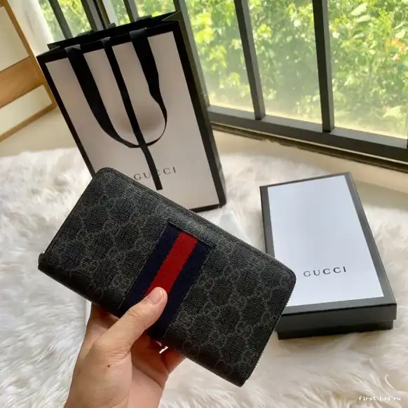 GUCCI ZIP AROUND LEATHER WALLET 0518